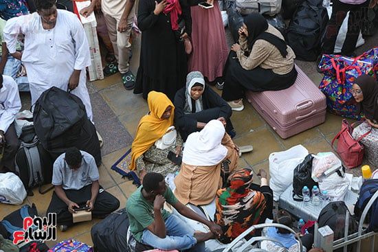 انطلاق قطار عودة السودانيين طواعية من محطة مصر إلى أسوان (1)