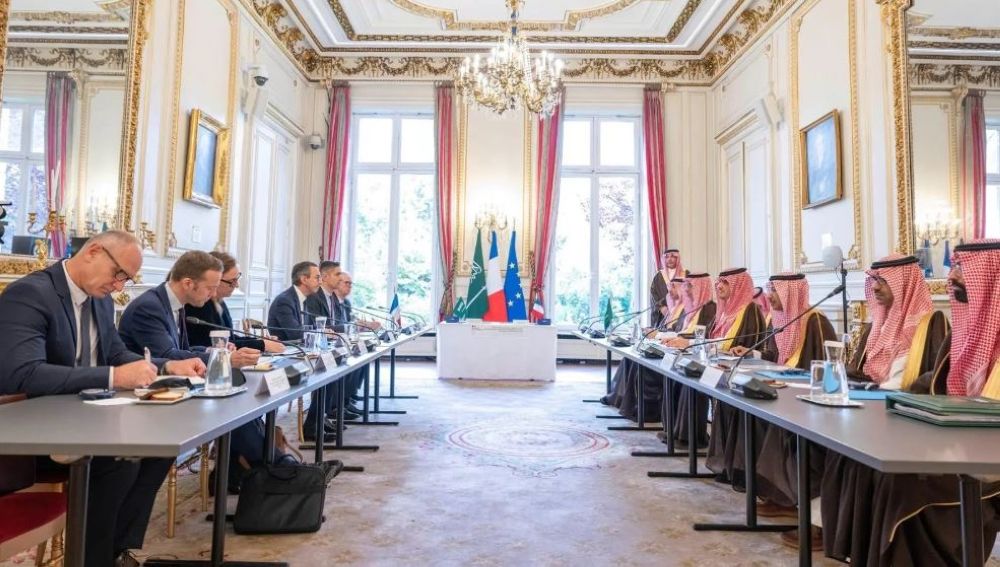 وزير الداخلية ونظيره الفرنسي يوقعان الوثيقة التنفيذية للتعاون الأمني - واس