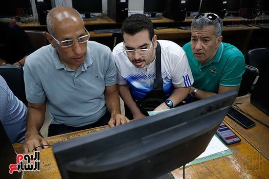 تركيز الطلاب أثناء تسجيل الرغبات تركيز الطلاب أثناء تسجيل الرغبات