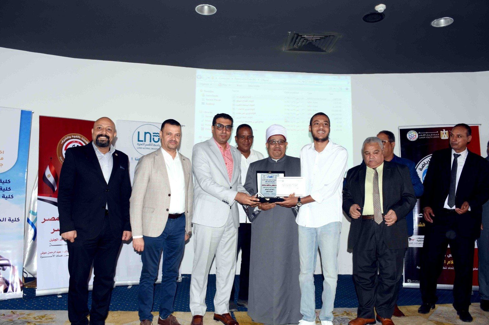 تكريم الثالث على الجمهورية بالثانوية الأزهرية خلال اللقاء تكريم الثالث على الجمهورية بالثانوية الأزهرية خلال اللقاء