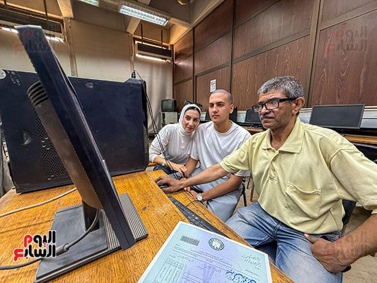 الطلاب أثناء تسجيل الرغبات الطلاب أثناء تسجيل الرغبات