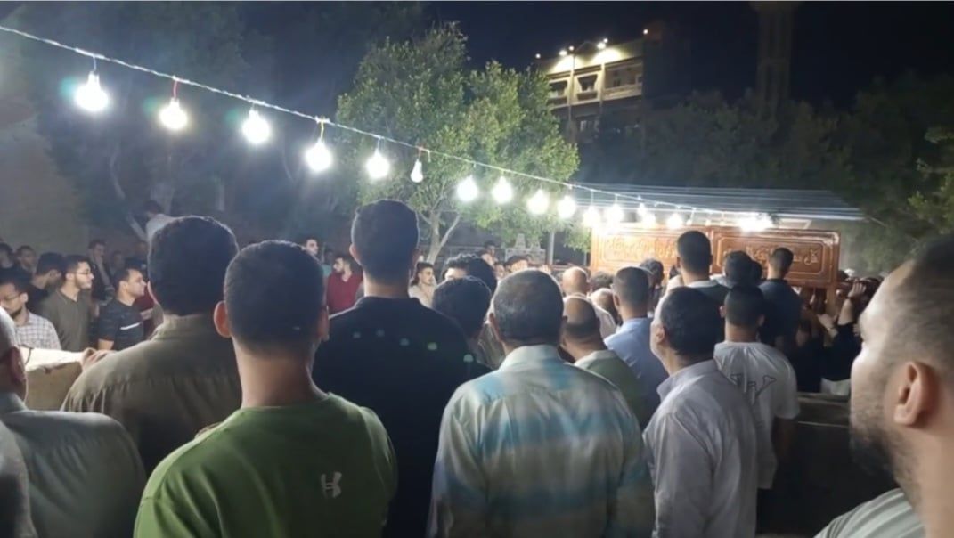 تشييع جثمانى طبيبين من الشرقية لقيا مصرعهما فى حادث أعلى الطريق الدائرى (2) تشييع جثمانى طبيبين من الشرقية لقيا مصرعهما فى حادث أعلى الطريق الدائرى (2)