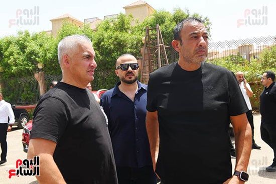 سيف زاهر و محمد الجارحي في جنازة شقيق محمد ابو حسين سيف زاهر و محمد الجارحي في جنازة شقيق محمد ابو حسين