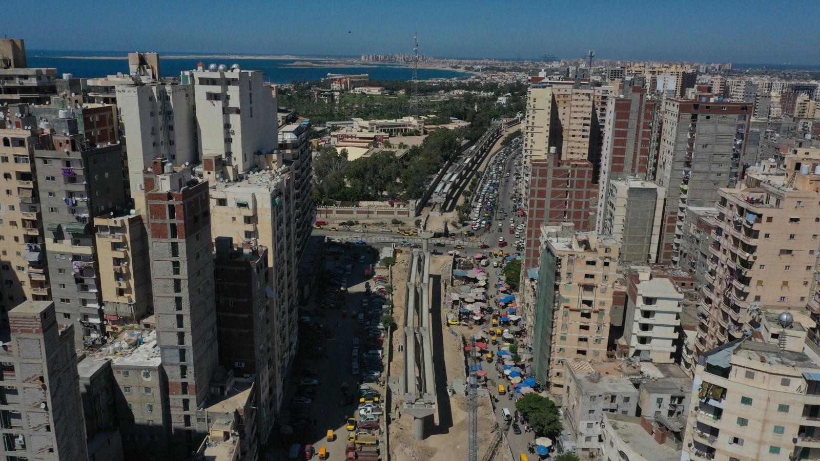 تركيب الكمرات وتقدم أعمال تنفيذ مشروع مترو الإسكندرية (9)