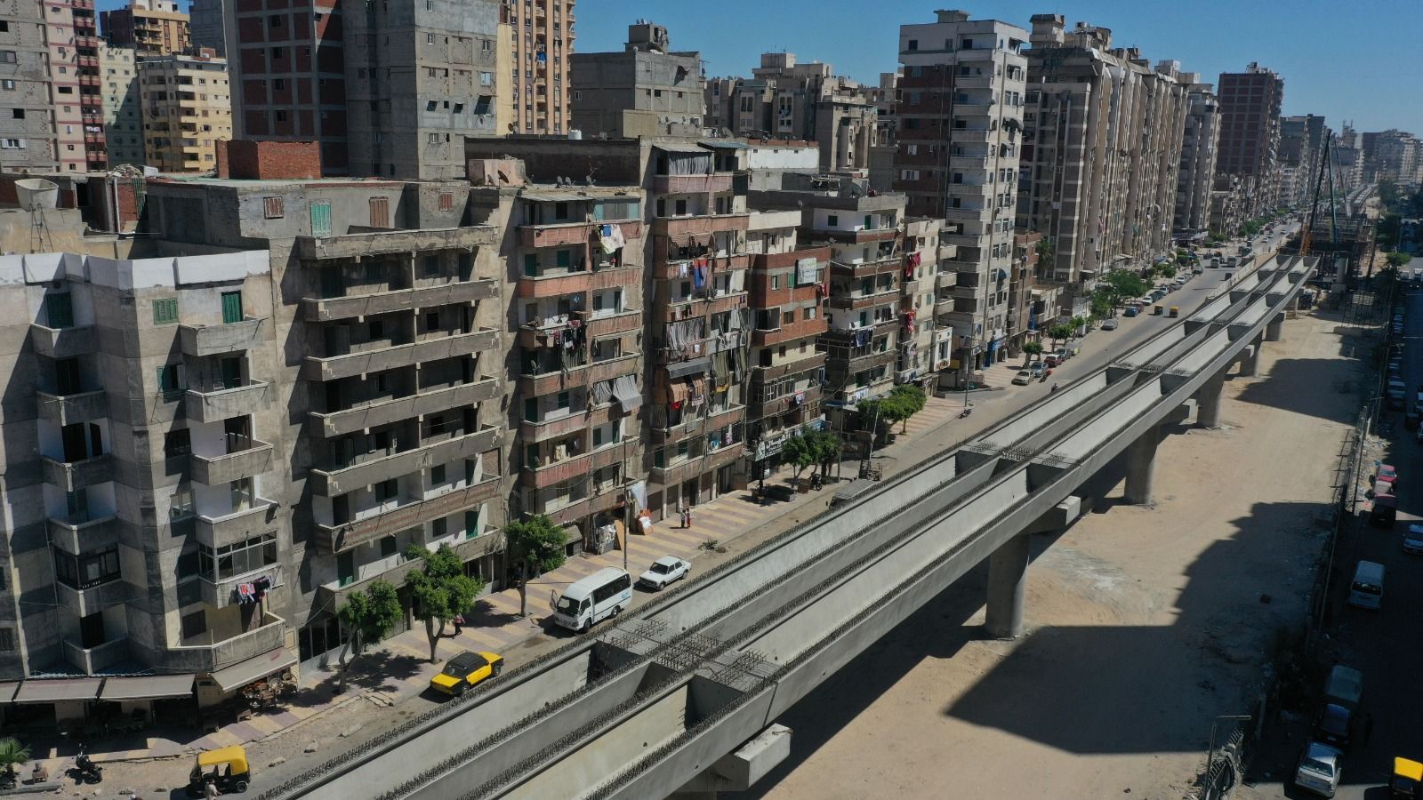 تركيب الكمرات وتقدم أعمال تنفيذ مشروع مترو الإسكندرية (1)