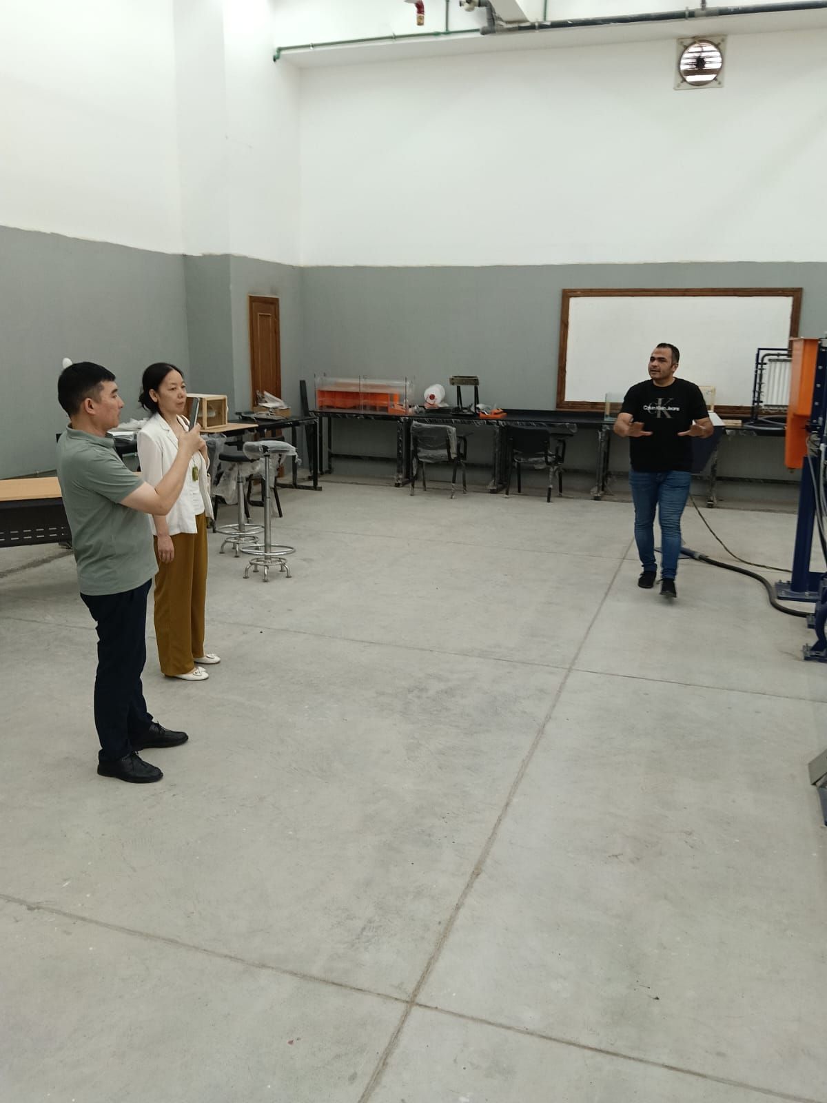رئيس جامعة دمنهور يستقبل وفدا رفيع المستوى من جامعة شاندونج الصينية (1) رئيس جامعة دمنهور يستقبل وفدا رفيع المستوى من جامعة شاندونج الصينية (1)