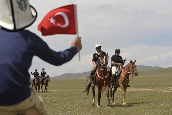 سباقًا ملحميًا للتحمل يحتفل بالعلاقة بين الناس والخيول في قيرغيزستان (7) سباقًا ملحميًا للتحمل يحتفل بالعلاقة بين الناس والخيول في قيرغيزستان (7)