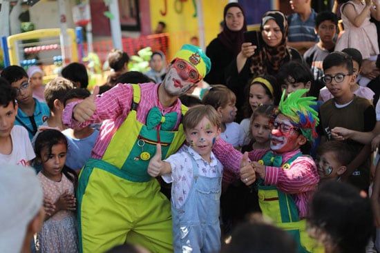 المهرجون وفرحة أطفال غزة المهرجون وفرحة أطفال غزة