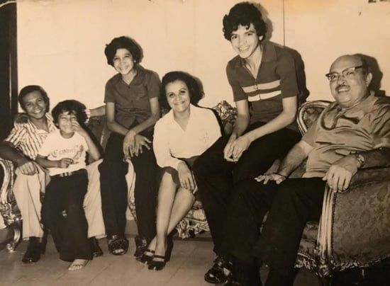 خالد جلال ينشر صور نادرة مع شقيقه الراحل حسن ويعلق كان أبويا (1) خالد جلال ينشر صور نادرة مع شقيقه الراحل حسن ويعلق كان أبويا (1)