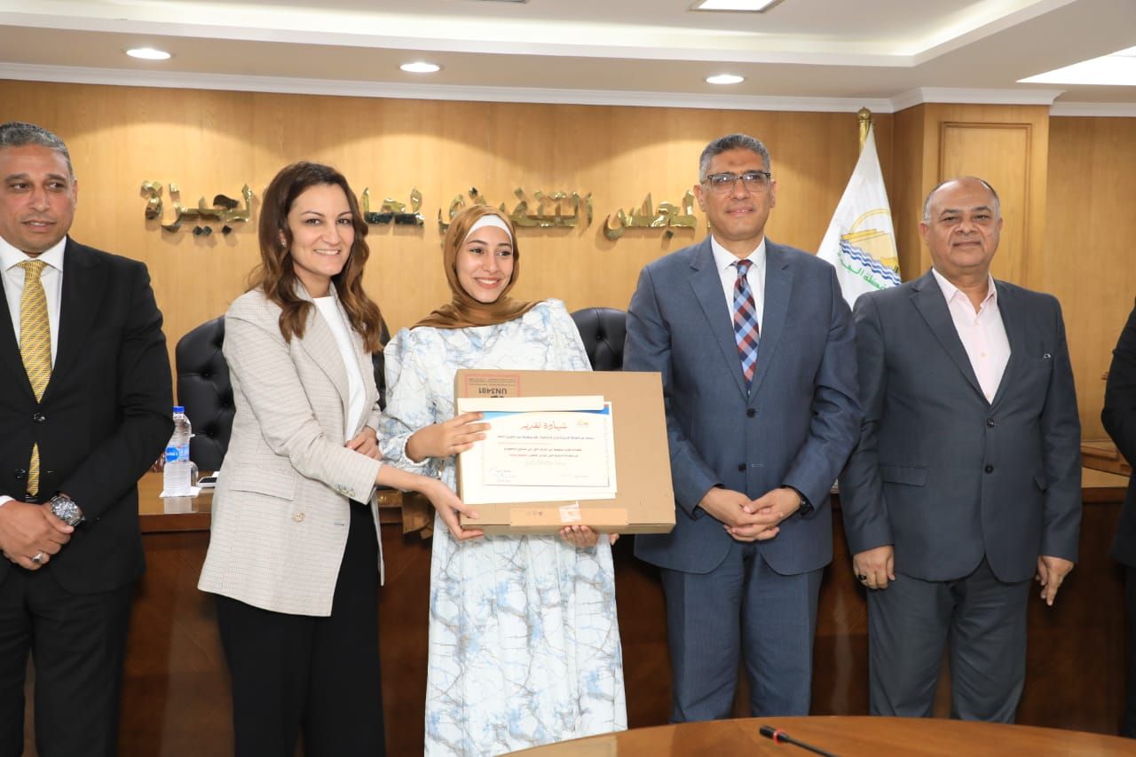 محافظ الجيزة يكرم أوائل الثانوية العامة والدبلومات الفنية (5) محافظ الجيزة يكرم أوائل الثانوية العامة والدبلومات الفنية (5)