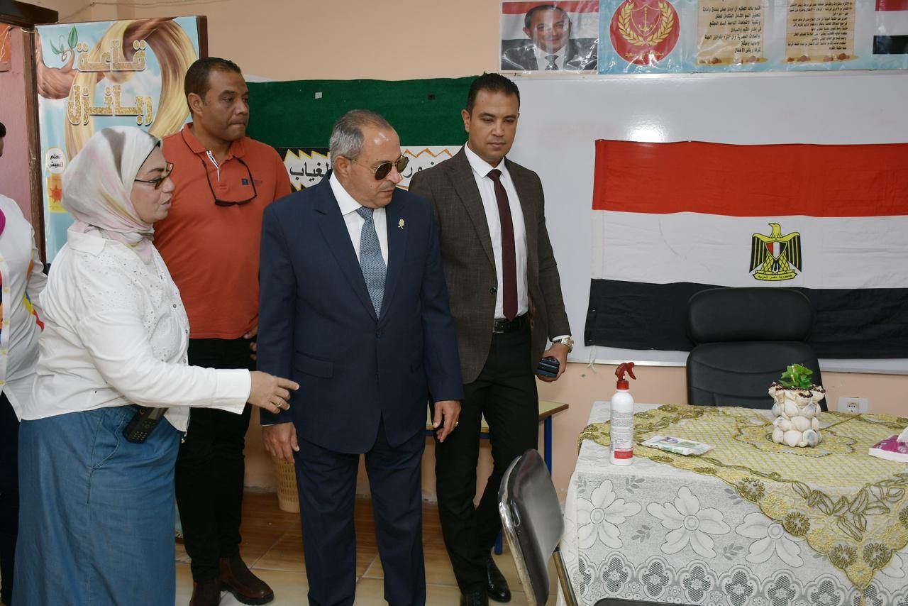 لجنة من الداخل لجنة من الداخل