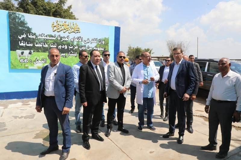 وزير الزراعة ومحافظ الشرقية يتفقدان مشروع الصالحية الزراعى (3) وزير الزراعة ومحافظ الشرقية يتفقدان مشروع الصالحية الزراعى (3)