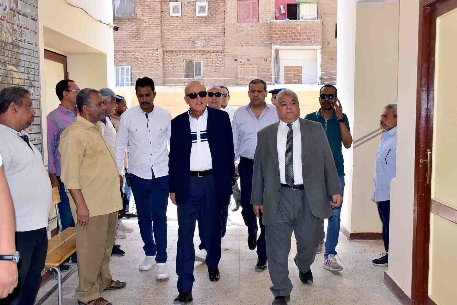 محافظ الأقصر يتفقد عددا من اللجان الإنتخابية إستعداداً لإنتخابات الشيوخ محافظ الأقصر يتفقد عددا من اللجان الإنتخابية إستعداداً لإنتخابات الشيوخ