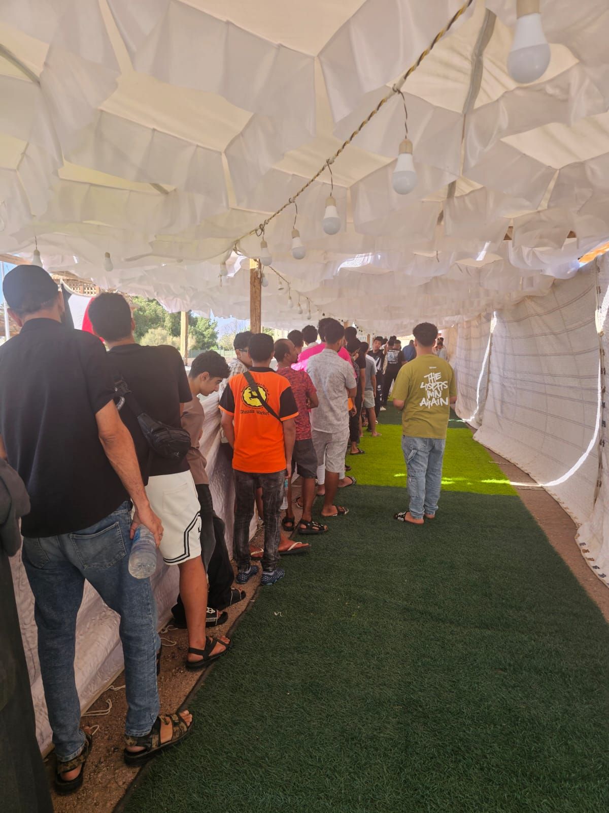إقبال المواطنين على لجان الانتخابات فى مدينة دهب (2) إقبال المواطنين على لجان الانتخابات فى مدينة دهب (2)