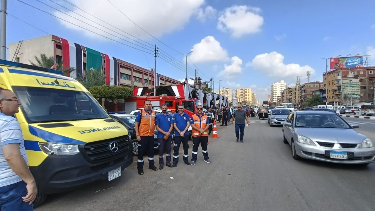 تمركز سيارات الإسعاف بمحيط لجان الشيوخ (3) تمركز سيارات الإسعاف بمحيط لجان الشيوخ (3)