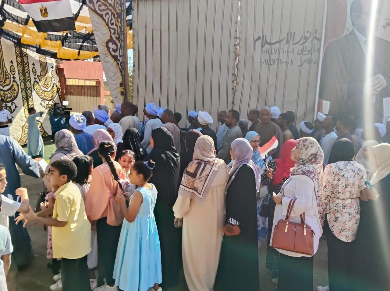 زحام على لجان أسوان زحام على لجان أسوان