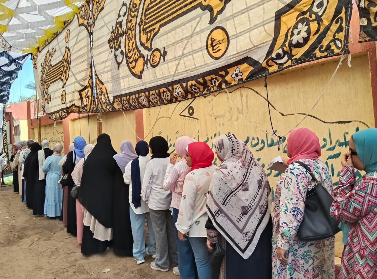 توافد السيدات على الانتخابات توافد السيدات على الانتخابات