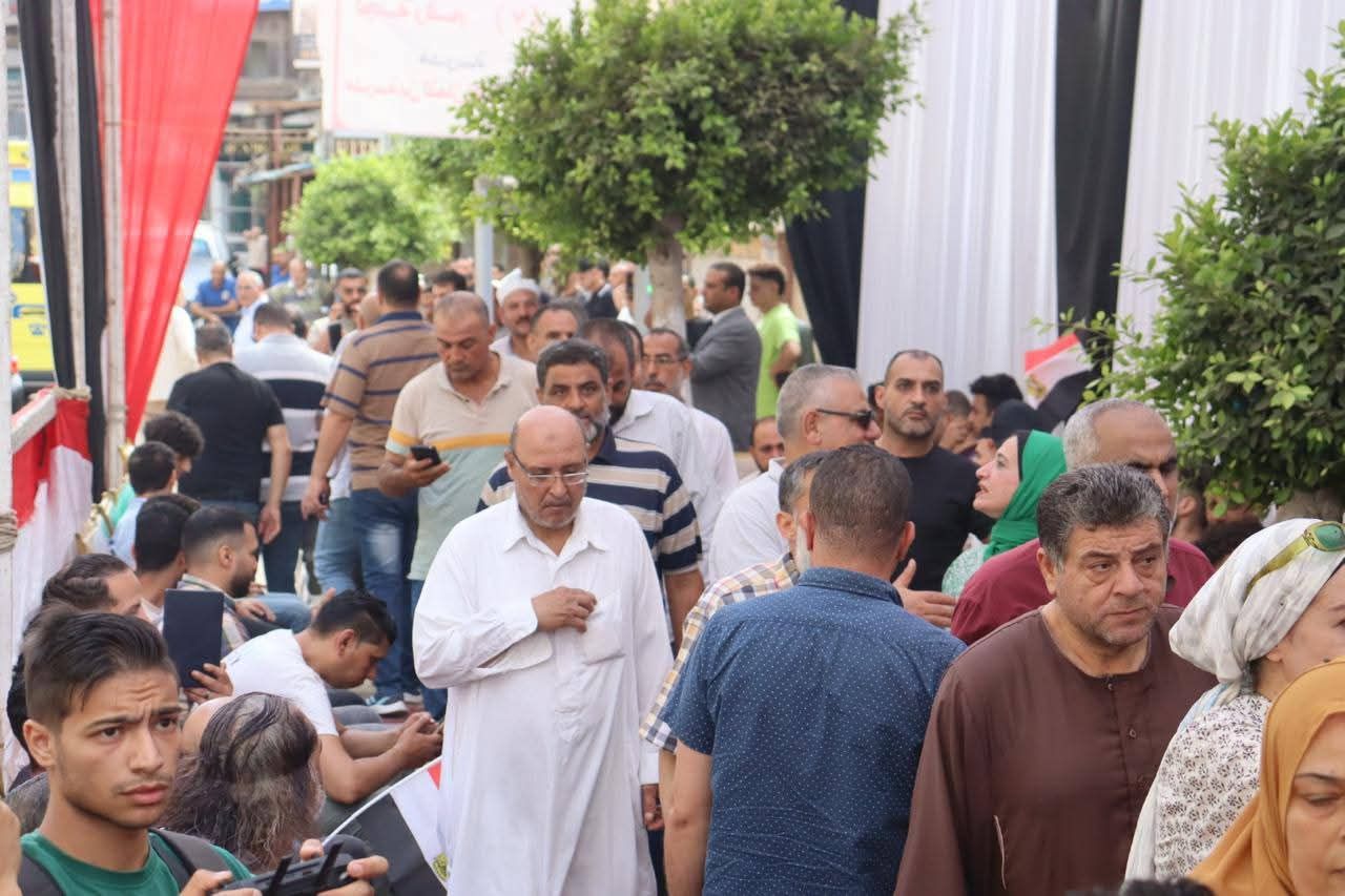 جانب من التصويت في الانتخابات جانب من التصويت في الانتخابات