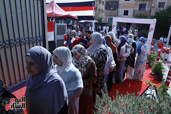 حضور ملحوظ للسيدات فى أولى ساعات انتخابات مجلس الشيوخ 2025 بالشيخ زايد حضور ملحوظ للسيدات فى أولى ساعات انتخابات مجلس الشيوخ 2025 بالشيخ زايد