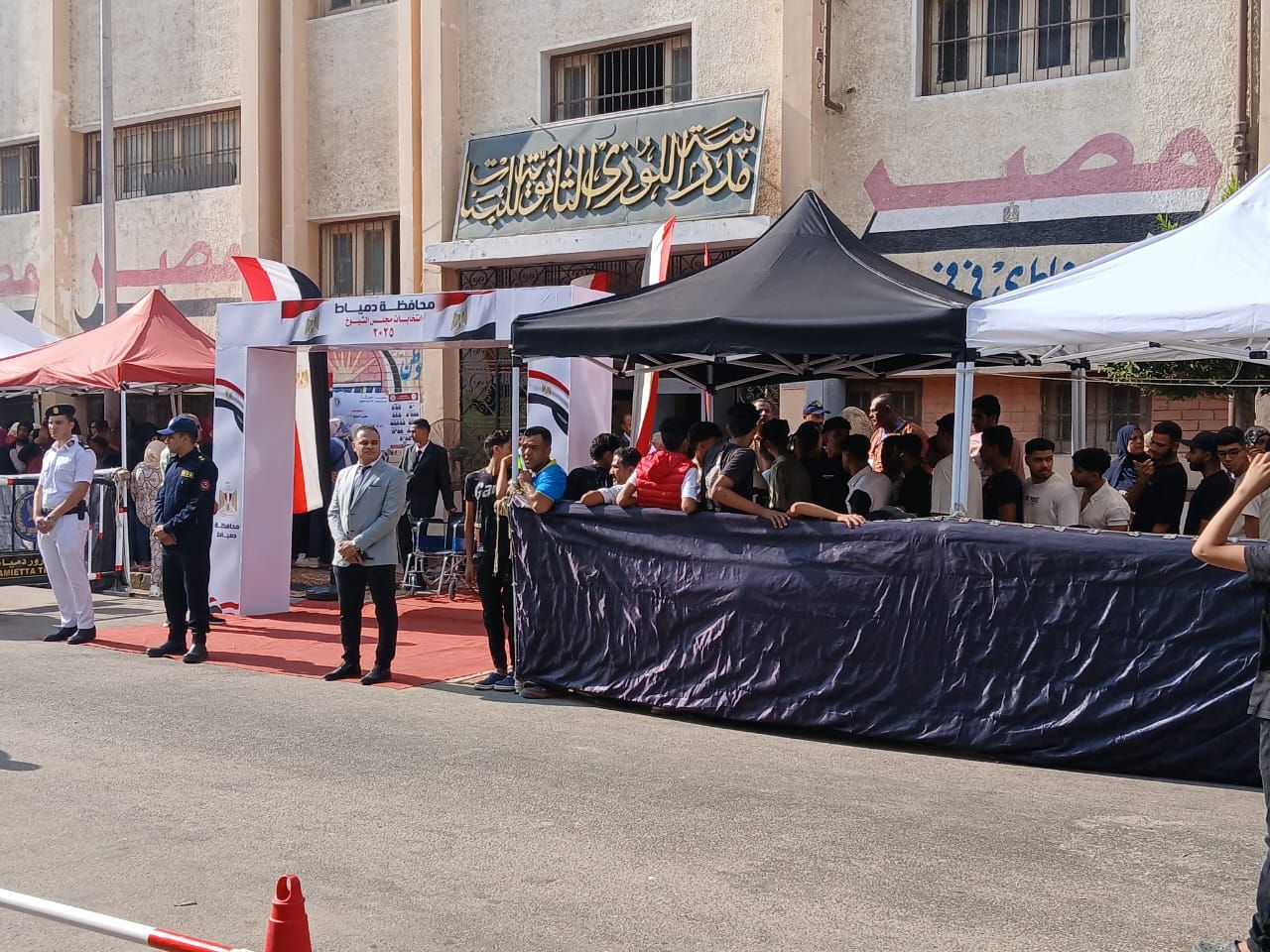 طوابير فى دمياط طوابير فى دمياط
