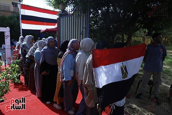 حضور كثيف للسيدات فى أكتوبر حضور كثيف للسيدات فى أكتوبر