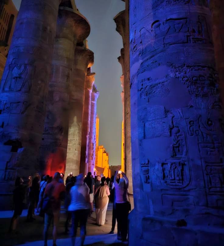 بهجة عروض الصوت والضوء في معابد الكرنك لبهجة سياح العالم بهجة عروض الصوت والضوء في معابد الكرنك لبهجة سياح العالم