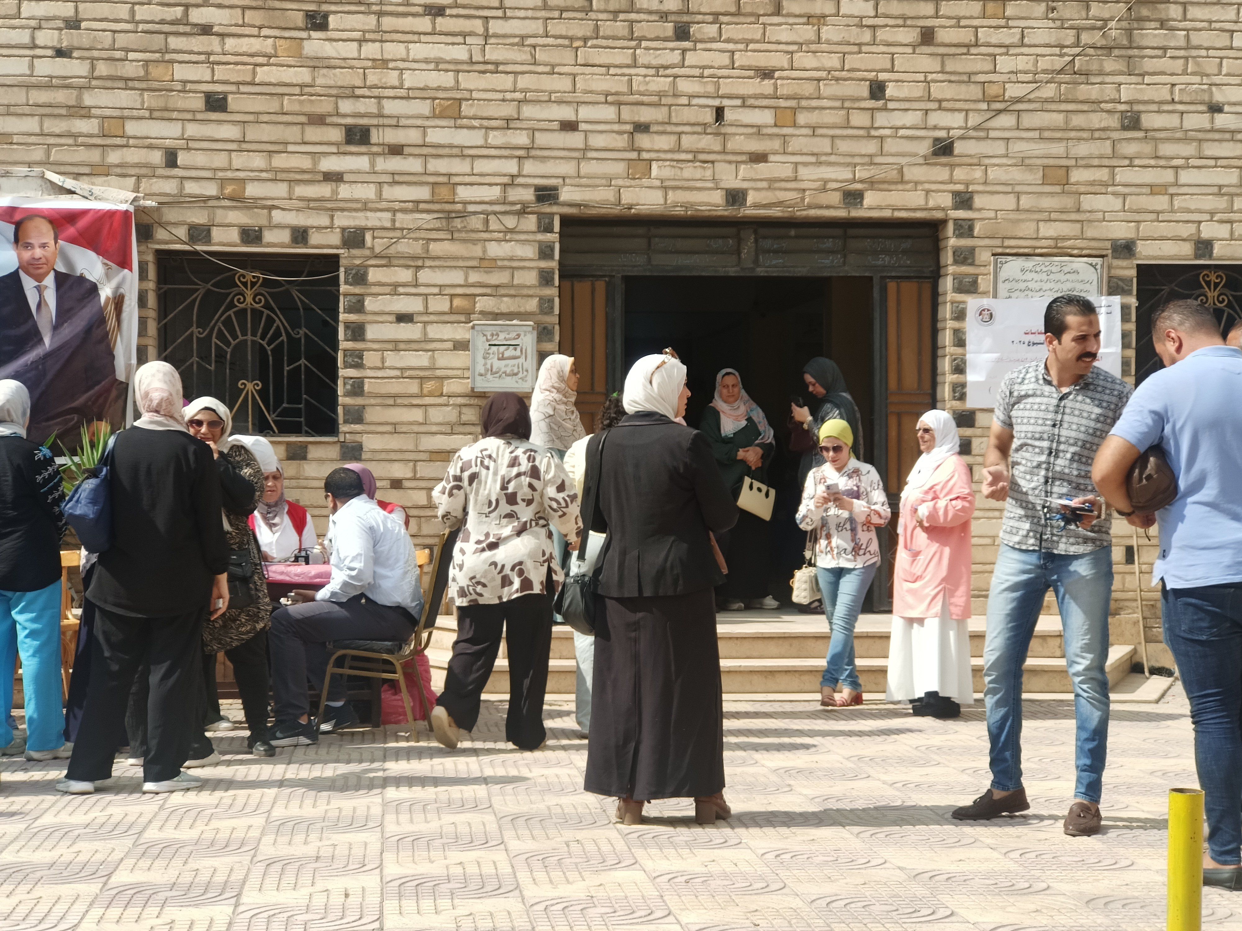 اقبال كبير من السيدات فى انتخابات الشيوخ بالدقهلية (1) اقبال كبير من السيدات فى انتخابات الشيوخ بالدقهلية (1)