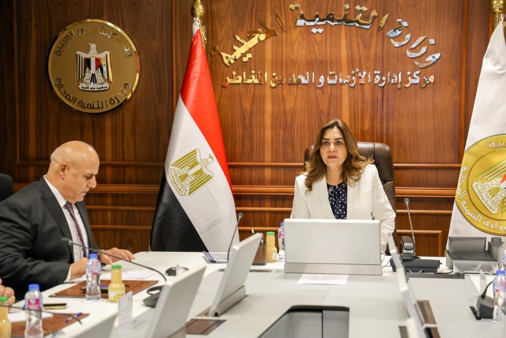 وزيرة التنمية المحلية تتابع سير الانتخابات من مركز سيطرة الشبكة الوطنية وزيرة التنمية المحلية تتابع سير الانتخابات من مركز سيطرة الشبكة الوطنية