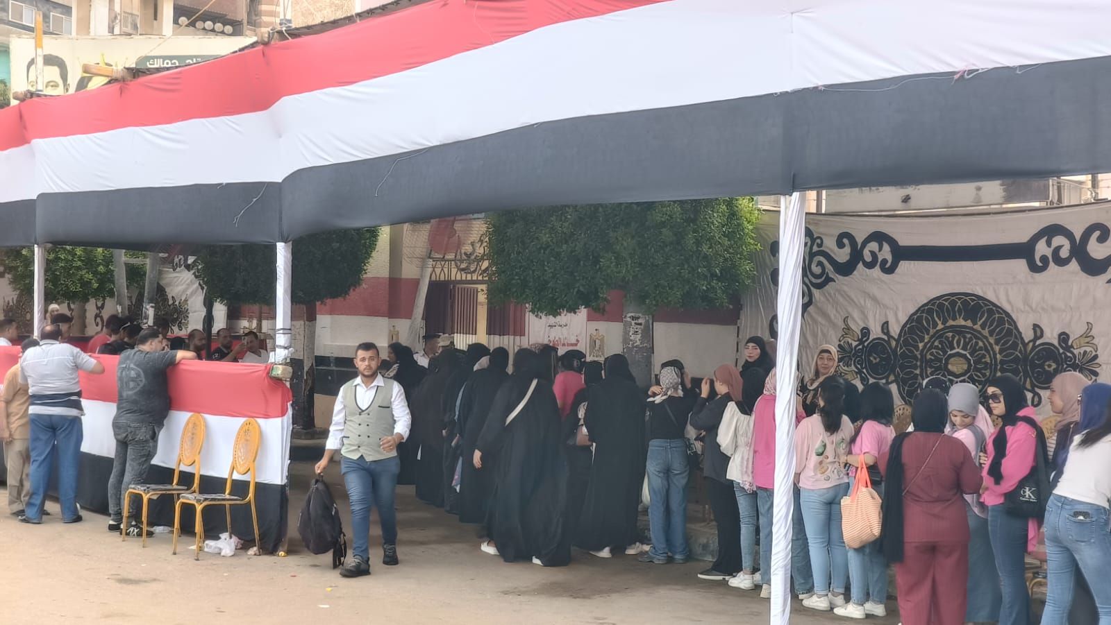 اقبال كبير من السيدات فى انتخابات الشيوخ بالدقهلية (2) اقبال كبير من السيدات فى انتخابات الشيوخ بالدقهلية (2)