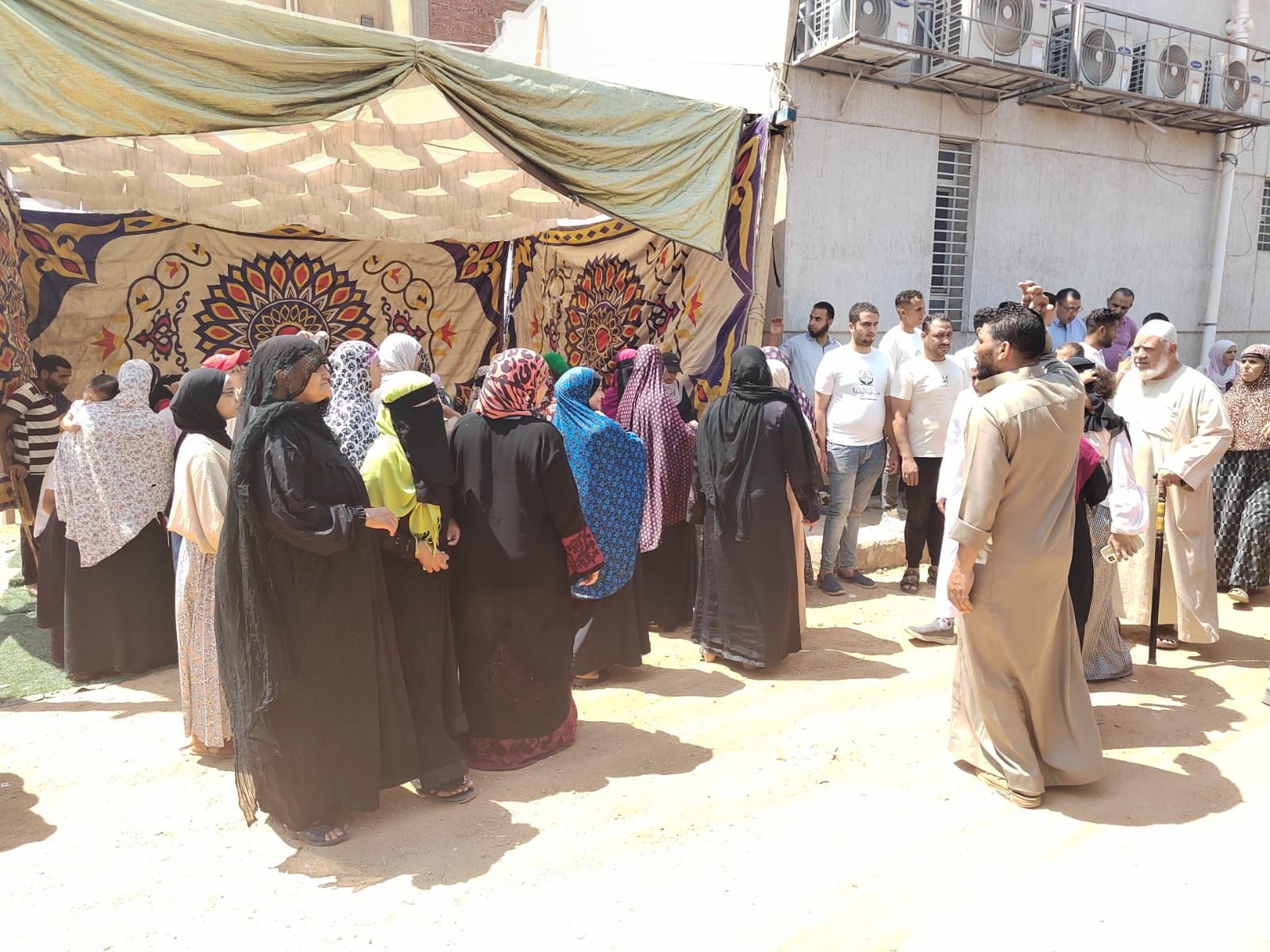 اقبال كبير من السيدات بلجنة المساعيد اقبال كبير من السيدات بلجنة المساعيد