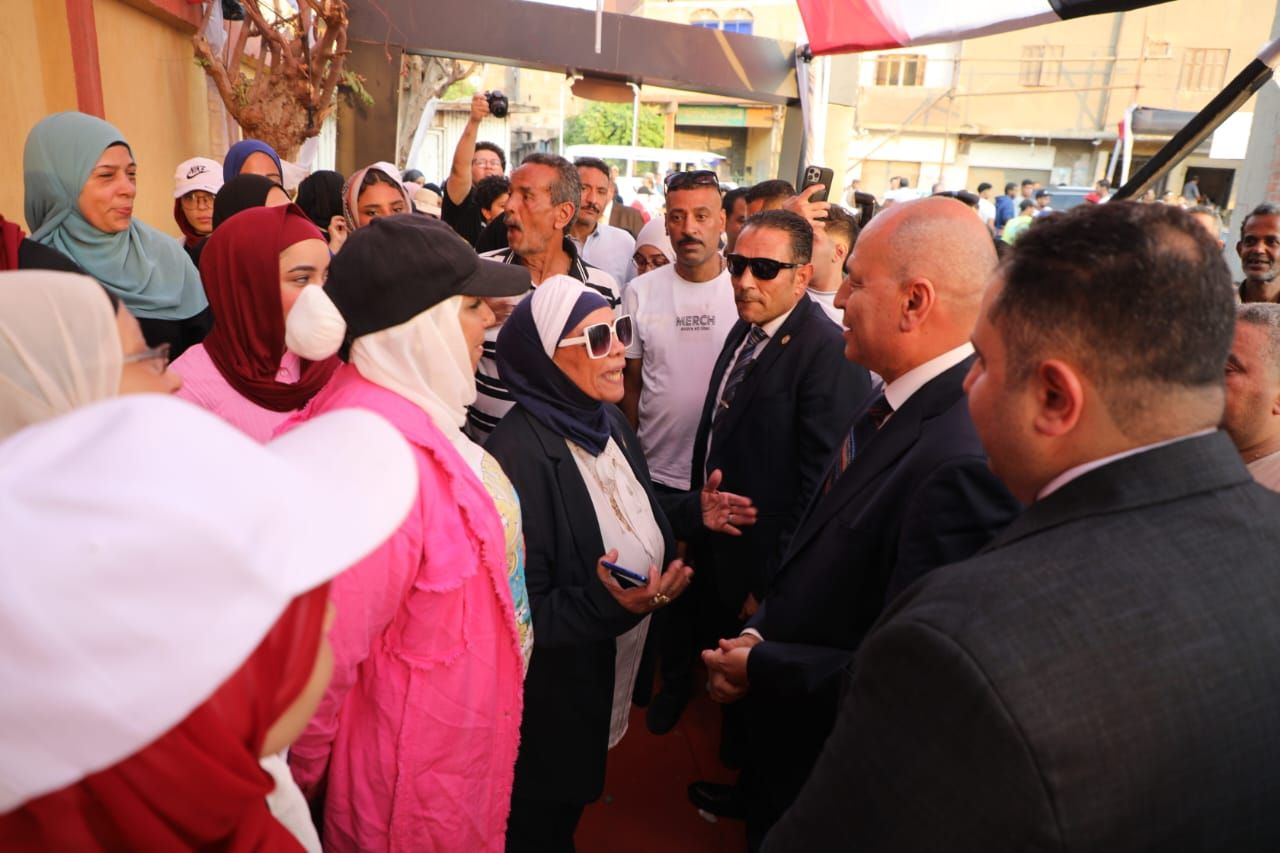 محافظ القاهرة فى روض الفرج محافظ القاهرة فى روض الفرج