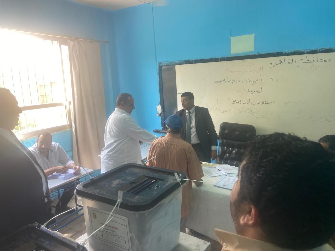 رئيس حزب إرادة جيل يدلي بصوته الانتخابي (6) رئيس حزب إرادة جيل يدلي بصوته الانتخابي (6)