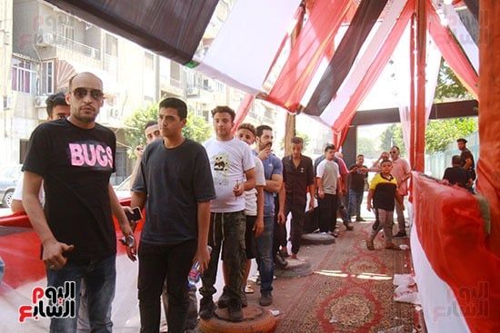 الناخبين أمام لجان الاقتراع بحي الساحل الناخبين أمام لجان الاقتراع بحي الساحل