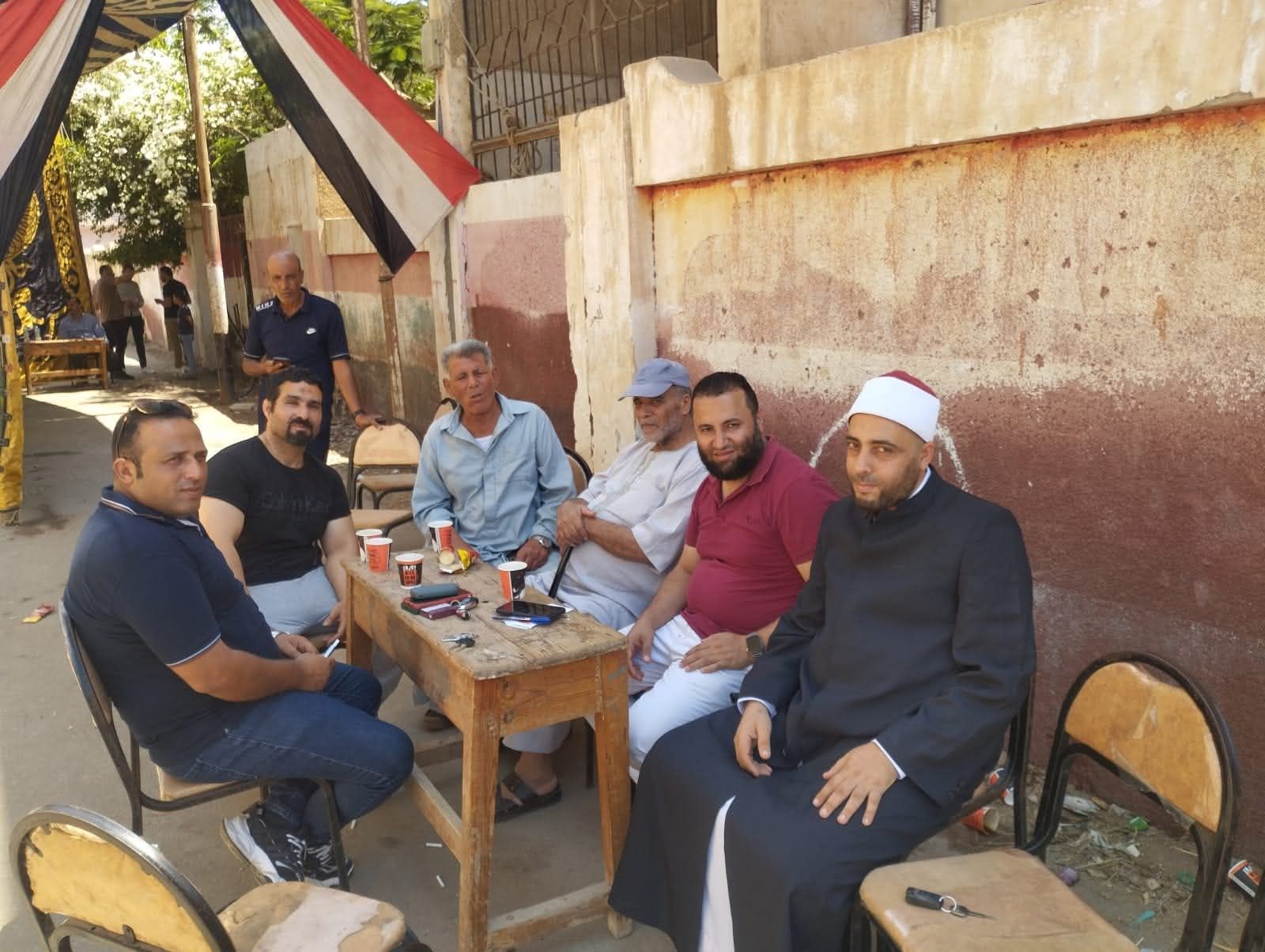 العاملون بمديرية أوقاف دمياط يتوافدون على لجان الاقتراع (1) العاملون بمديرية أوقاف دمياط يتوافدون على لجان الاقتراع (1)