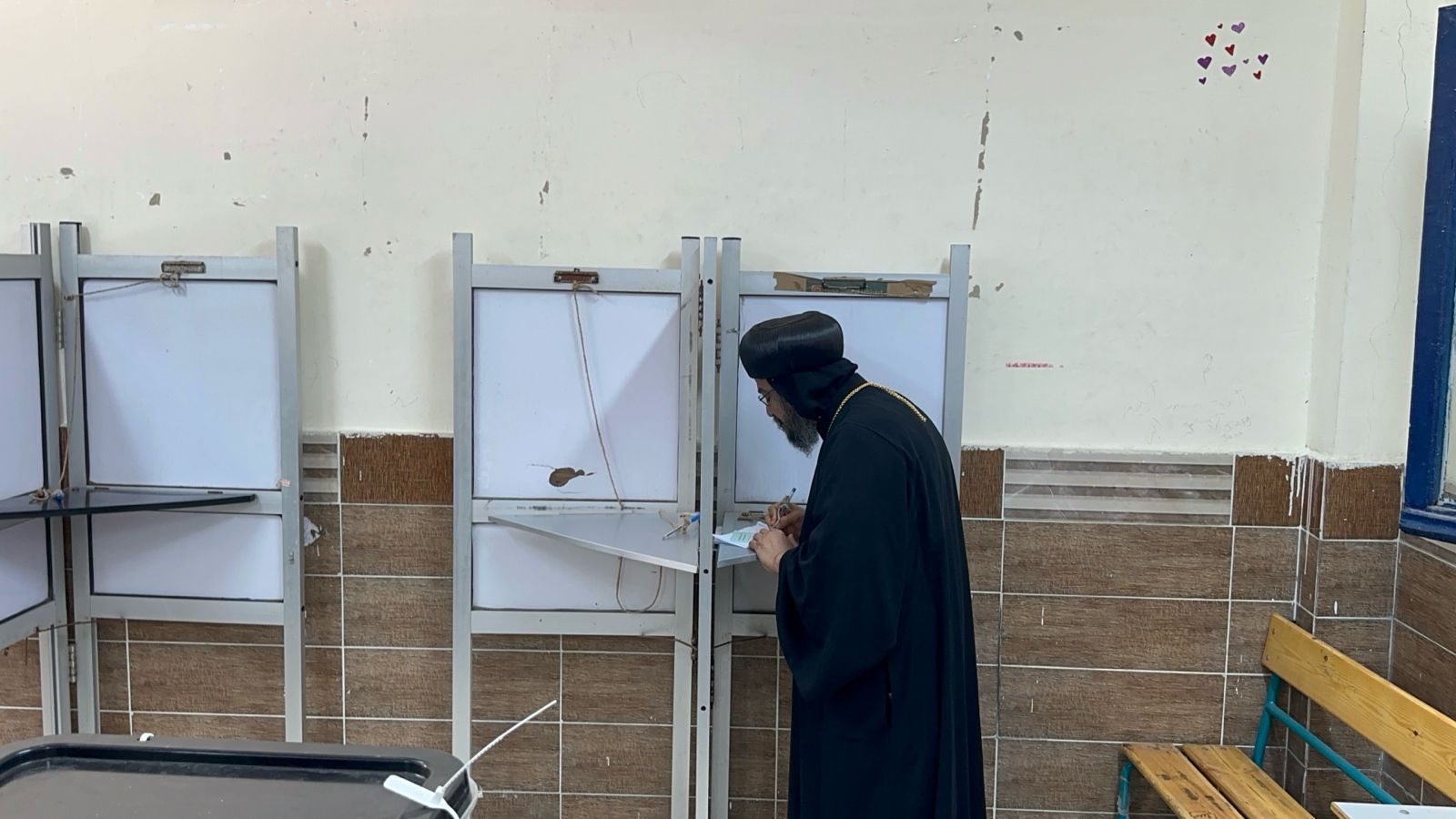 الأنبا بافلي يدلي بصوته في انتخابات الشيوخ 2025 الأنبا بافلي يدلي بصوته في انتخابات الشيوخ 2025