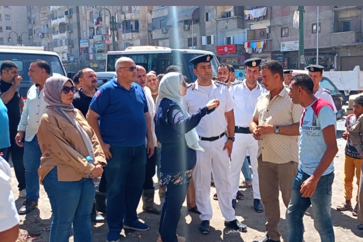 مدير شرطة المرافق ورئيس حي العجمي يقودان حملات لرفع الانشغالات مدير شرطة المرافق ورئيس حي العجمي يقودان حملات لرفع الانشغالات