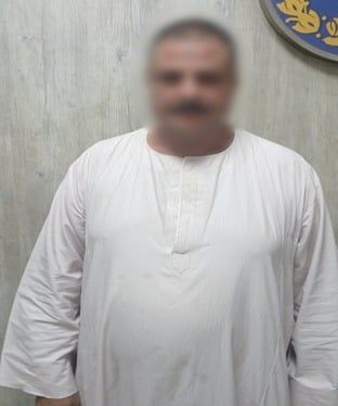 أحد المتهمين بالتعدي على سيدة بالجيزة أحد المتهمين بالتعدي على سيدة بالجيزة