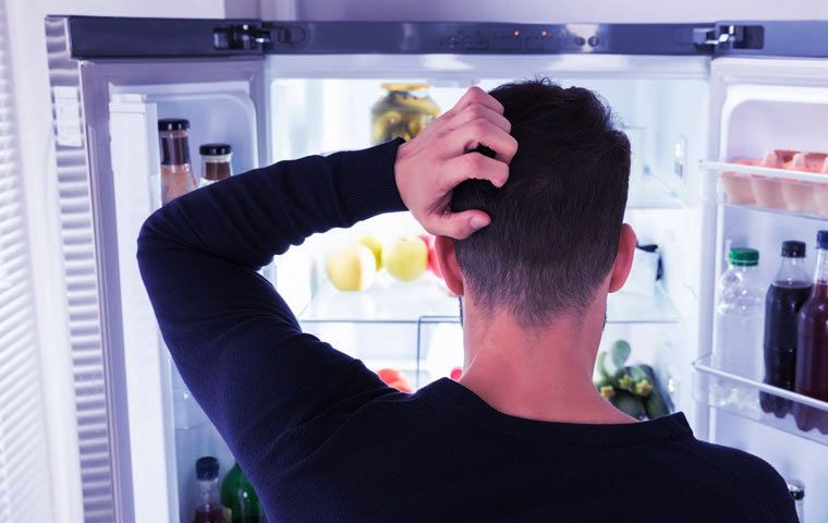 أولًا: هل من الطبيعي أن الثلاجة تشتغل باستمرار؟