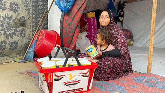 توزيع-حليب-الأطفال-على-أطفال-غزة توزيع-حليب-الأطفال-على-أطفال-غزة