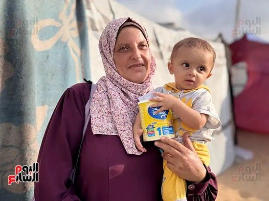 توزيع حليب الأطفال على أطفال غزة (4) توزيع حليب الأطفال على أطفال غزة (4)