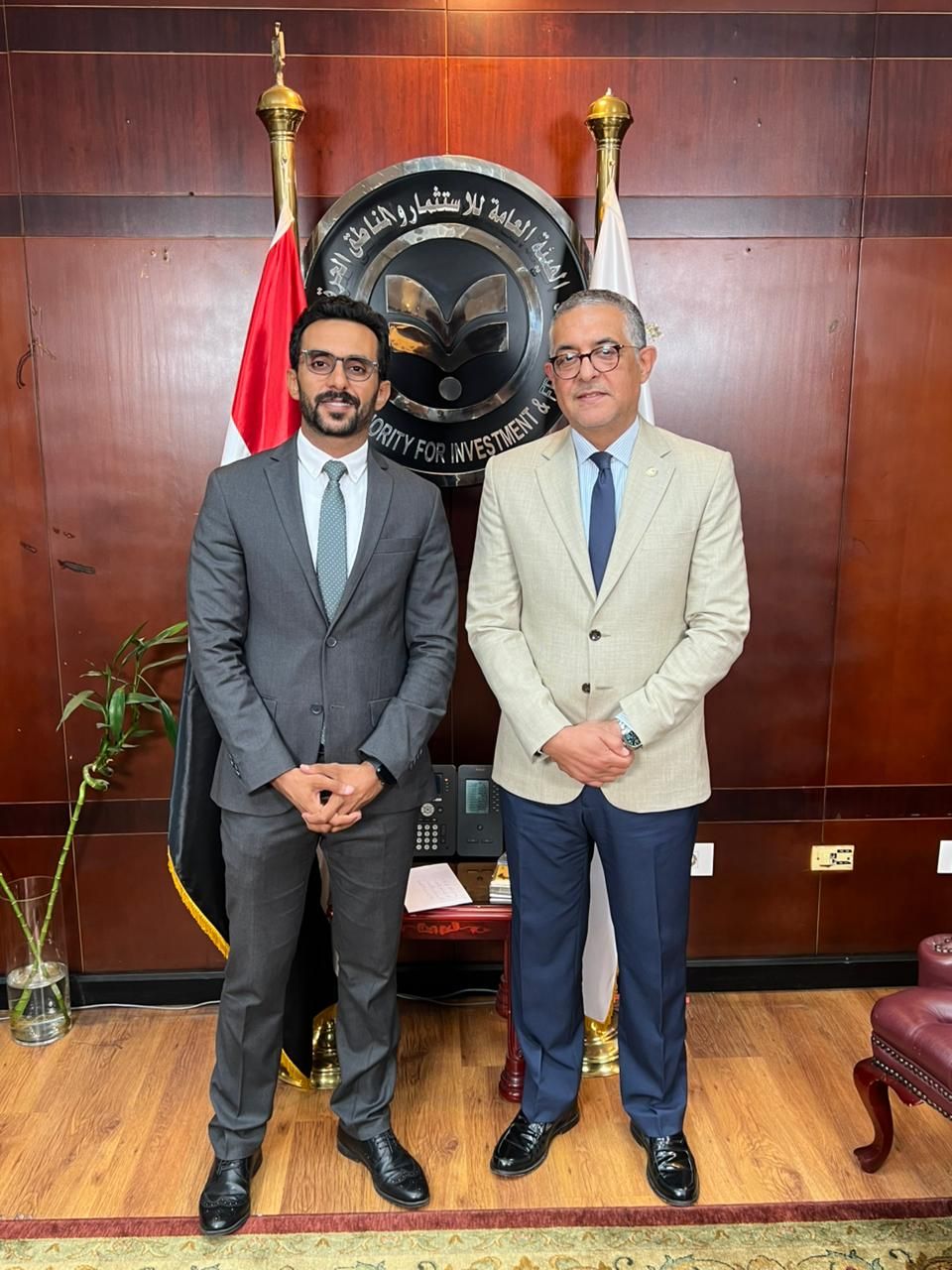 الرئيس التنفيذي لهيئة الاستثمار والزميل محمد أسعد خلال الحوار الرئيس التنفيذي لهيئة الاستثمار والزميل محمد أسعد خلال الحوار