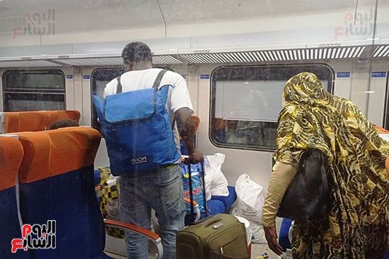 وصول القطار الأسبوعى الرابع للأشقاء السودانيين (8) وصول القطار الأسبوعى الرابع للأشقاء السودانيين (8)