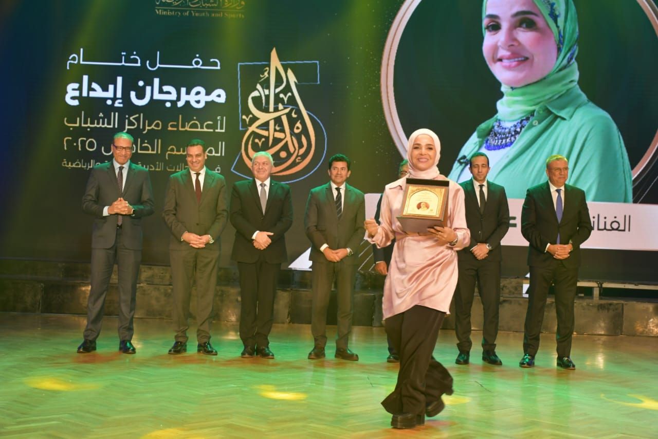 تكريم منى عبد الغنى