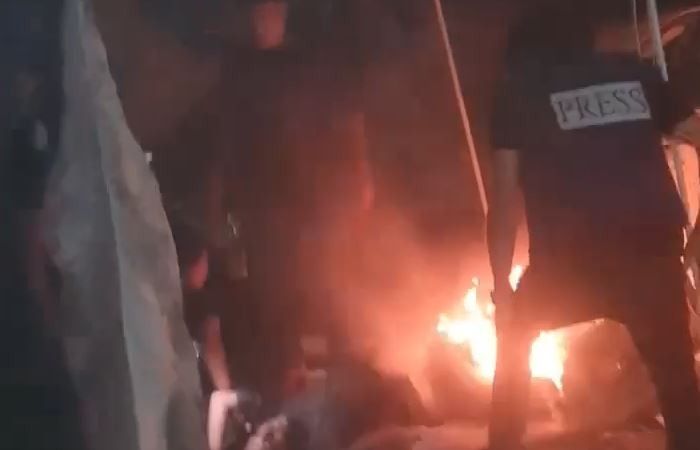 لحظة استهداف أنس الشريف وصحفيو الجزيرة.jpeg