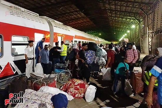 وصول القطار الأسبوعى الرابع للأشقاء السودانيين (2) وصول القطار الأسبوعى الرابع للأشقاء السودانيين (2)