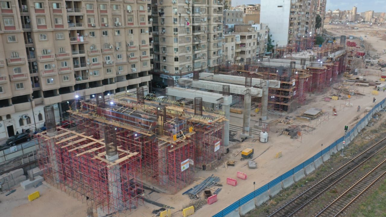 أعمال تركيب الكمرات بمترو الاسكندرية (5) أعمال تركيب الكمرات بمترو الاسكندرية (5)