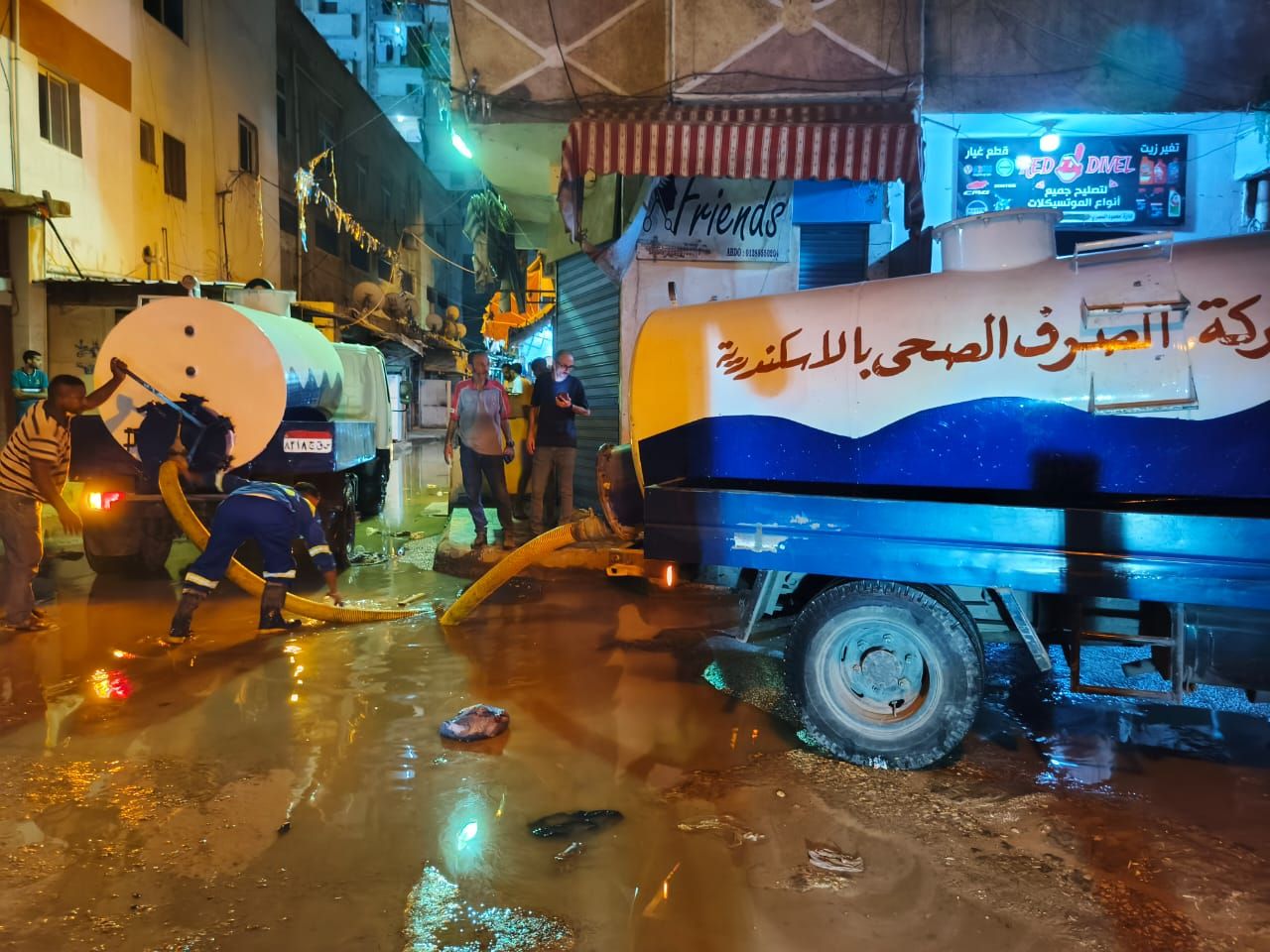 فىق الصرف الصحي بالإسكندرية في موقع كسر خط الظاهرية