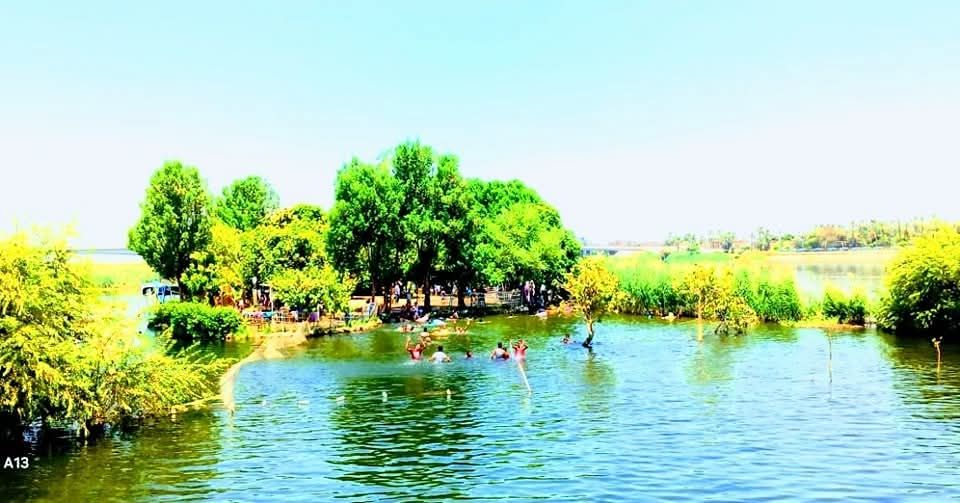 السباحة والاستمتاع داخل جزيرة