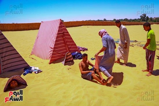 العلاج وقت الذروة خالعًا ملابسه