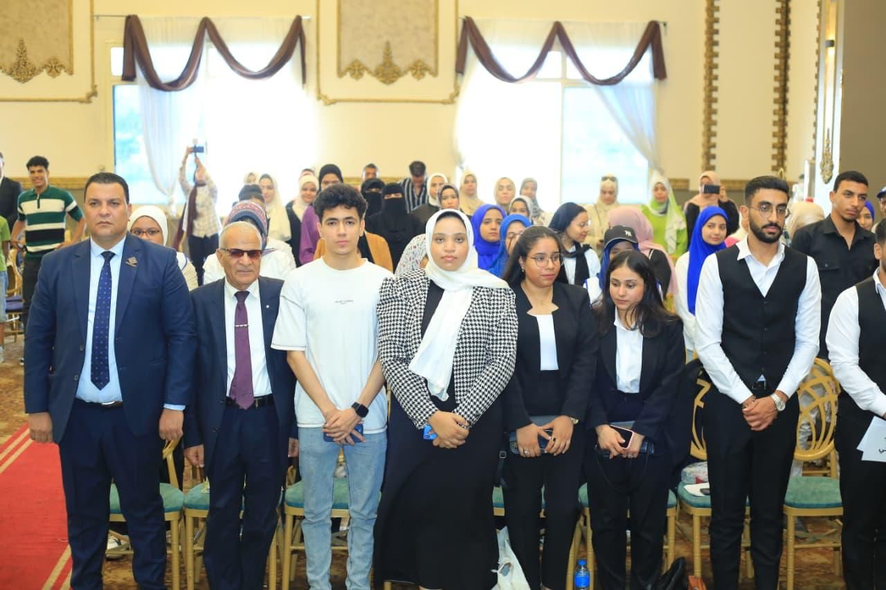 نائب محافظ سوهاج يلتقي شباب المحافظة (5) نائب محافظ سوهاج يلتقي شباب المحافظة (5)